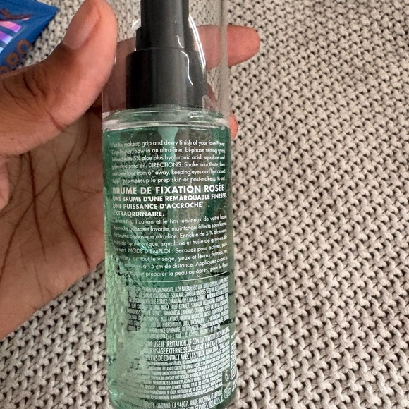 Power Grip Dewy Setting Spray - Picture 2 of 4